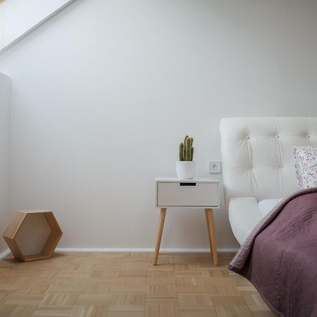 Dot 3 Bdr Apartment With Tyn Cathedral View & Ac Прага Екстериор снимка