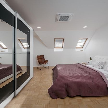 Dot 3 Bdr Apartment With Tyn Cathedral View & Ac Прага Екстериор снимка