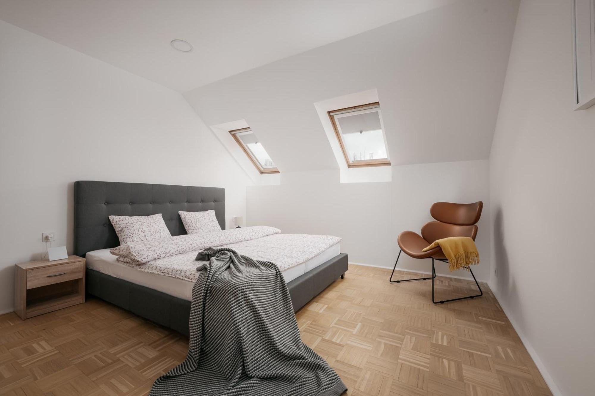 Dot 3 Bdr Apartment With Tyn Cathedral View & Ac Прага Екстериор снимка