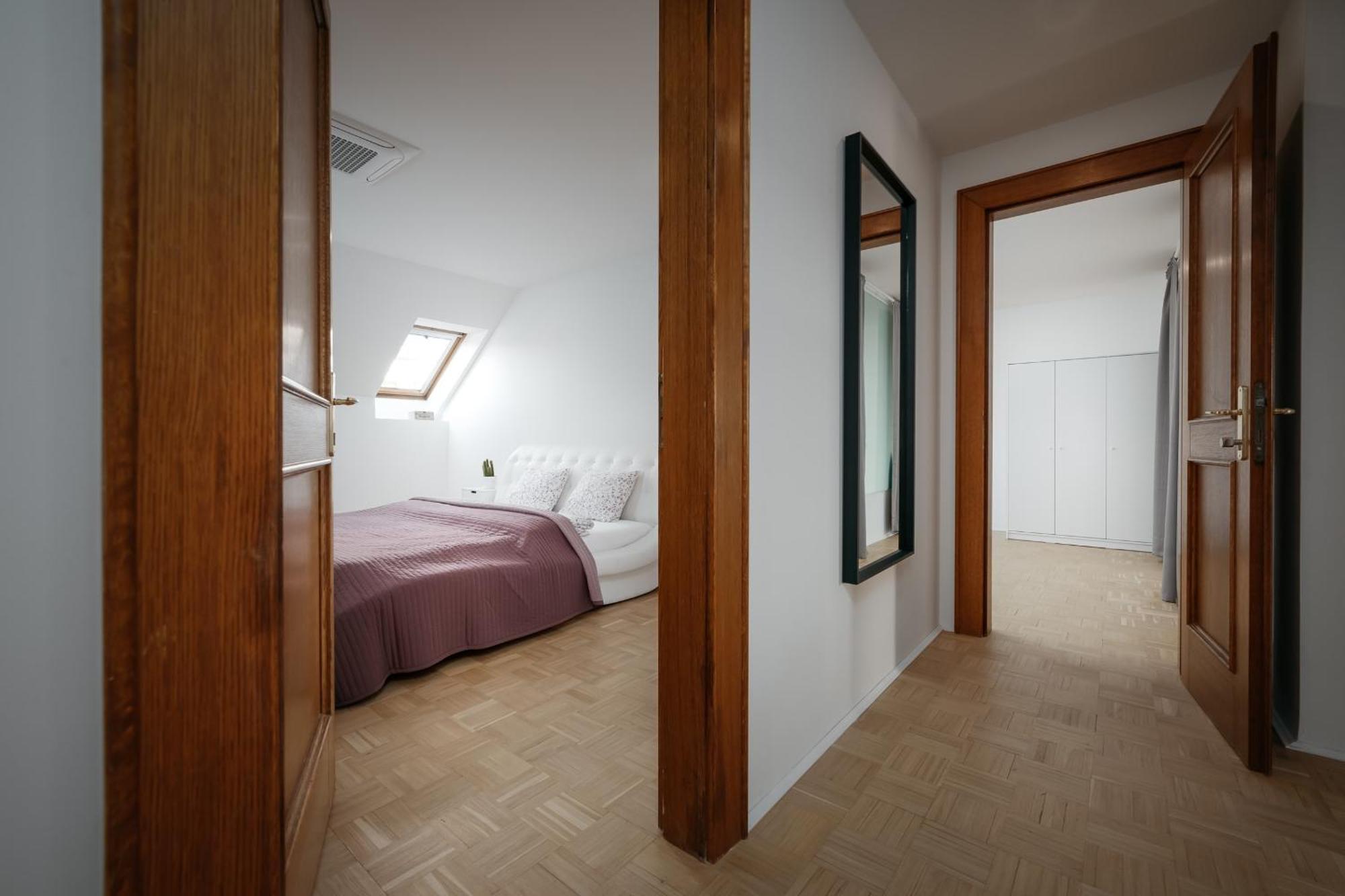 Dot 3 Bdr Apartment With Tyn Cathedral View & Ac Прага Екстериор снимка