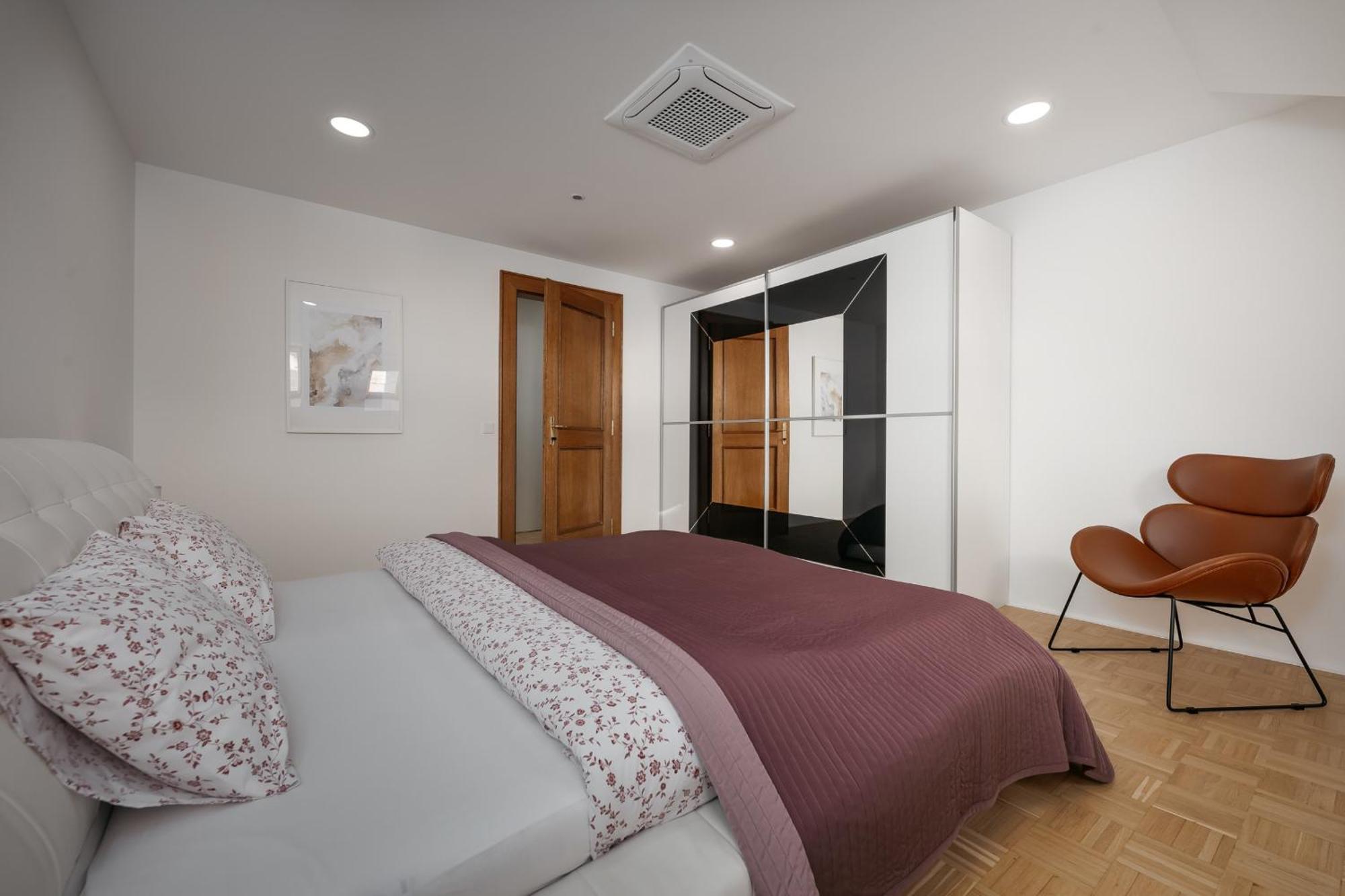 Dot 3 Bdr Apartment With Tyn Cathedral View & Ac Прага Екстериор снимка