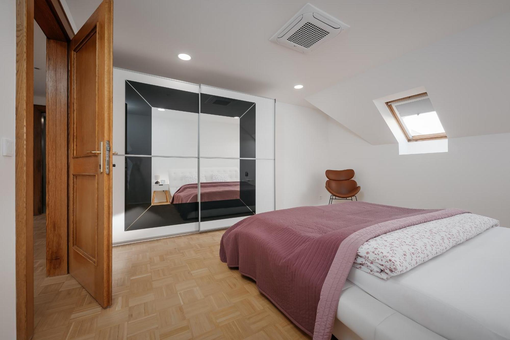 Dot 3 Bdr Apartment With Tyn Cathedral View & Ac Прага Екстериор снимка